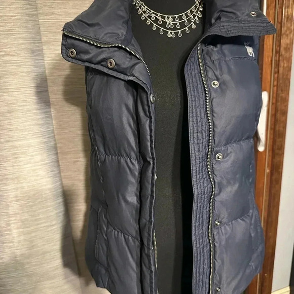Abercrombie Puffer Vest - Picture 5 of 10